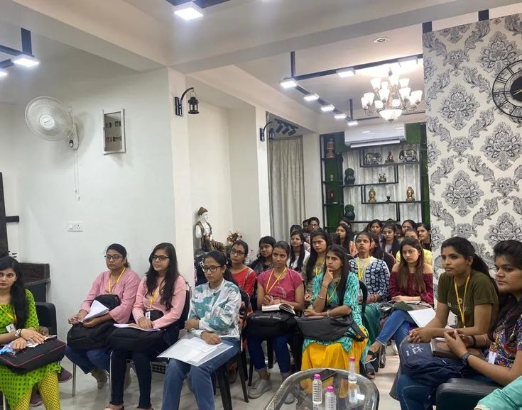 Comprehensive Makeup Artistic Programme KM Orgatonics Academy